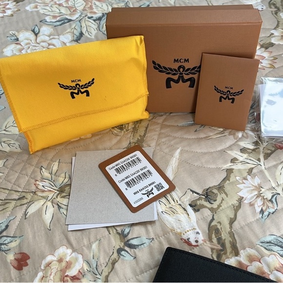 NWT Men’s MCM Himmel Black Leather Trifold Wallet - Picture 6 of 9